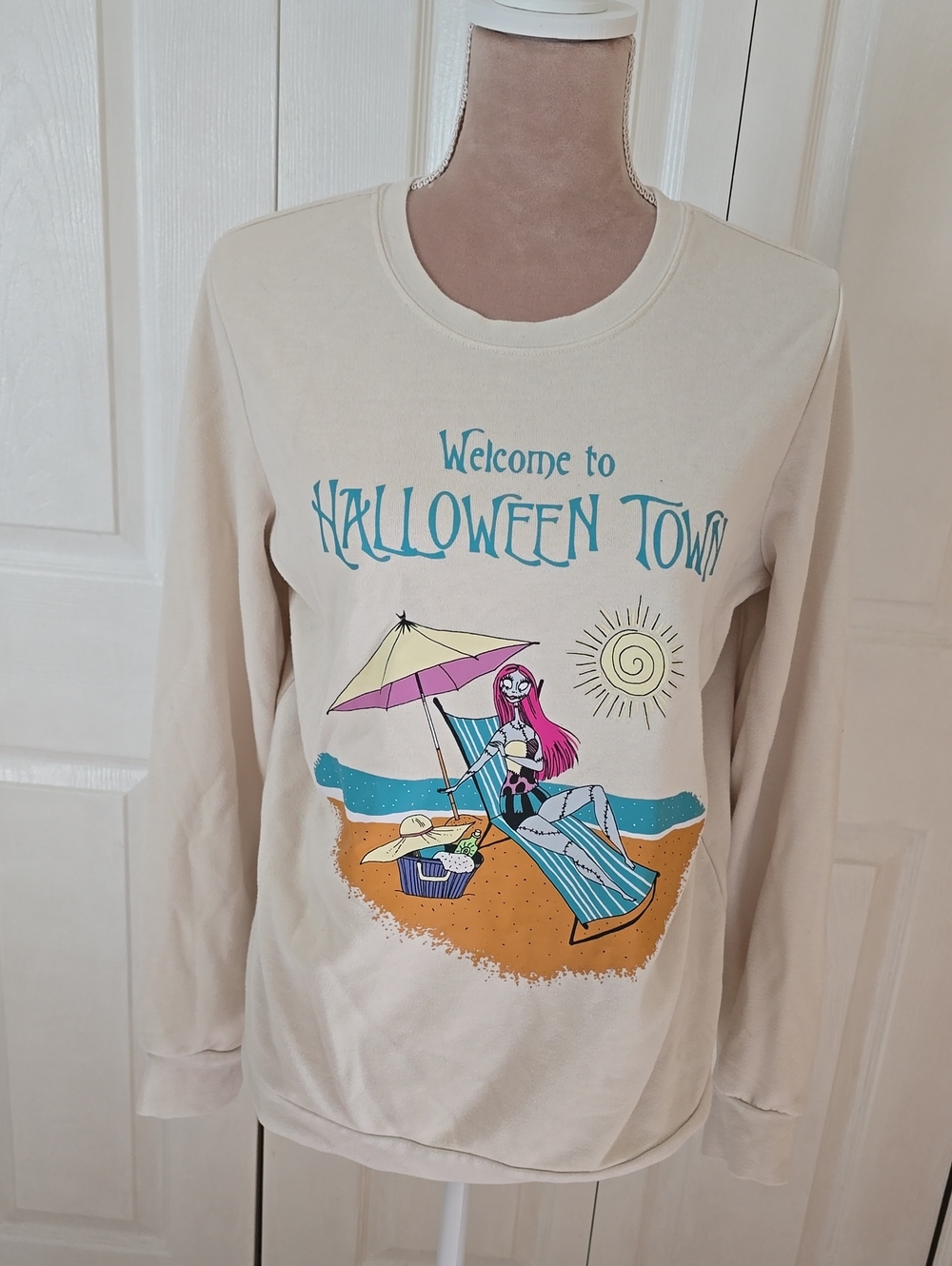 DISNEY Xl Her Universe black and white Nightmare Before Christmas woven neck tag